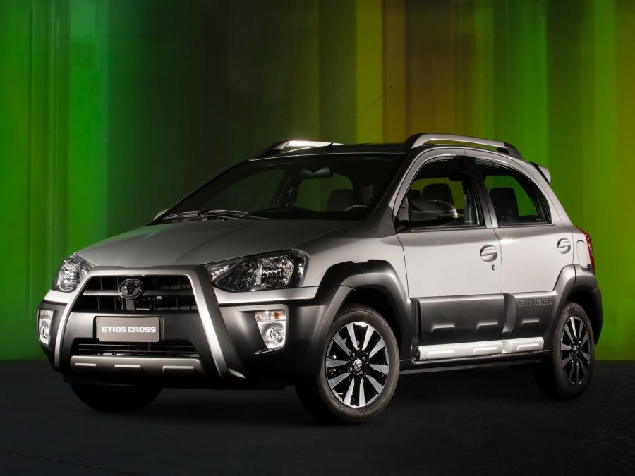  Toyota Etios Cross 2013 года  (фото 7 из 20)